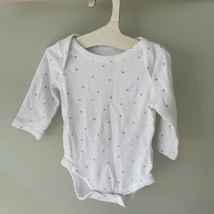 Gap White Star Pattern Baby Onesie Long Sleeve Bodysuit